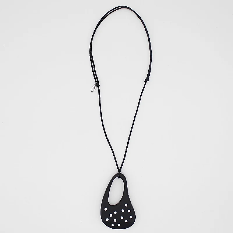 unique gold chain necklace -Black Fleur Pendant Necklace